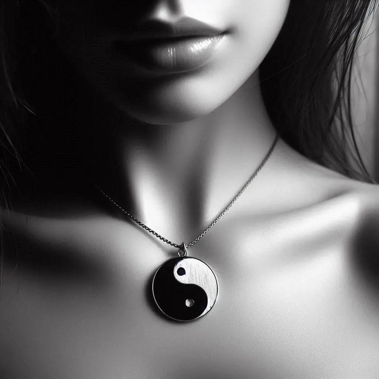 Colliers et pendentifs Yin-Yang en acier