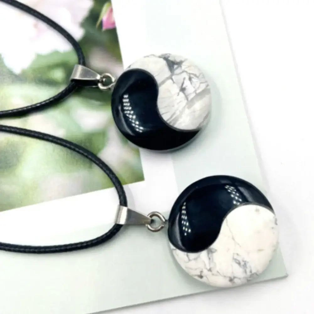 Collier et pendentif Yin-Yang: Dualité Mystique (Pierres