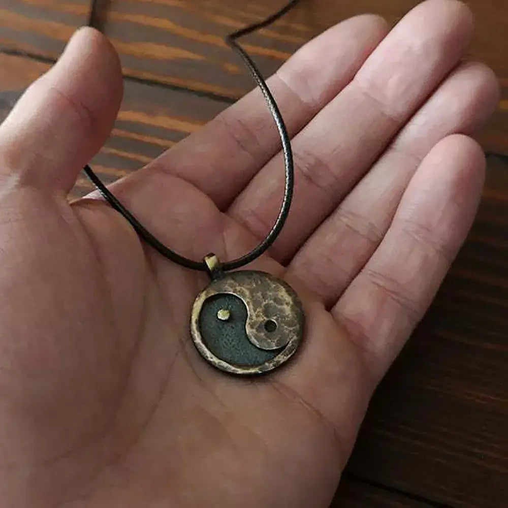 Collier et pendentif Yin-Yang: Esprit Ancien (Acier)