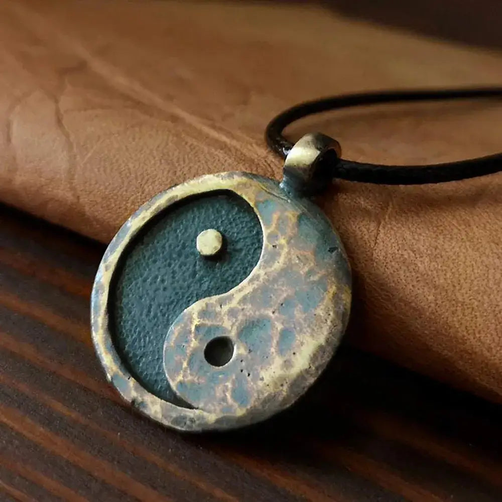 Collier et pendentif Yin-Yang: Esprit Ancien (Acier)